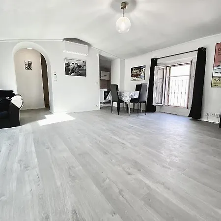 Serbes Floor Apartmán